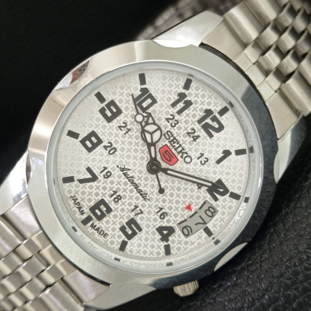 Vintage 1986 Seiko Automatic Mens Silver Watch WDaydate  Black Accents